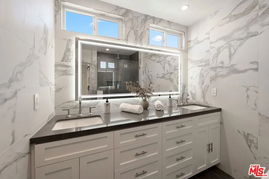 10725 Ohio Avenue Ph2, Los Angeles, California 90024 home-pic-24